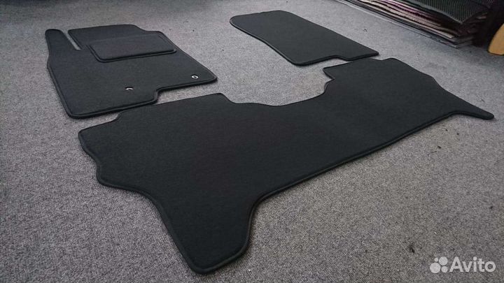 Автоковрики Mitsubishi Pajero 4