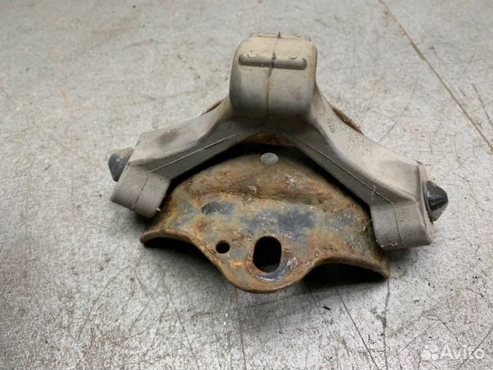 Подушка глушителя задняя Volkswagen Caddy 3 1.9