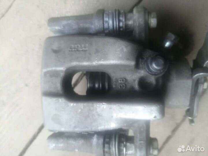 Суппорт задний левый pontiac vibe 2