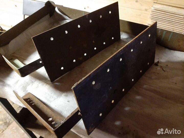 Уголки для полок