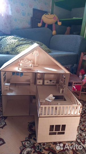 Кукольный домик с мебелью