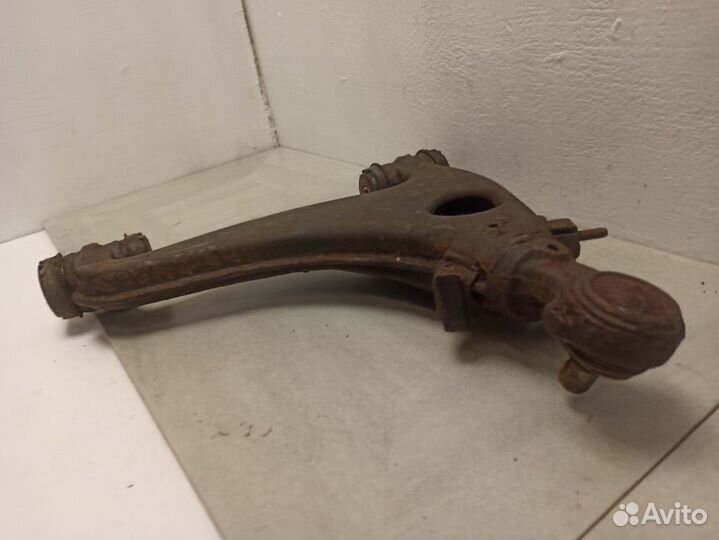 Рычаг передний левый нижний
