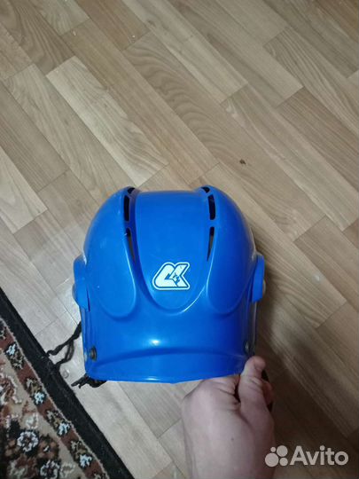 Хоккейный шлем