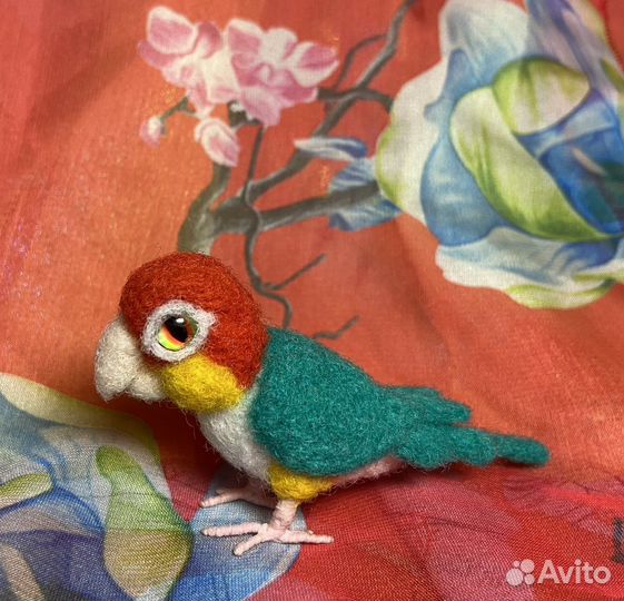 Попугай неразлучник игрушка брелок на елку