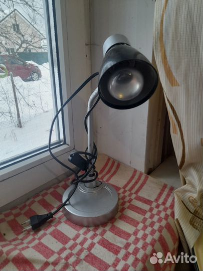 Светильники и настольные лампы