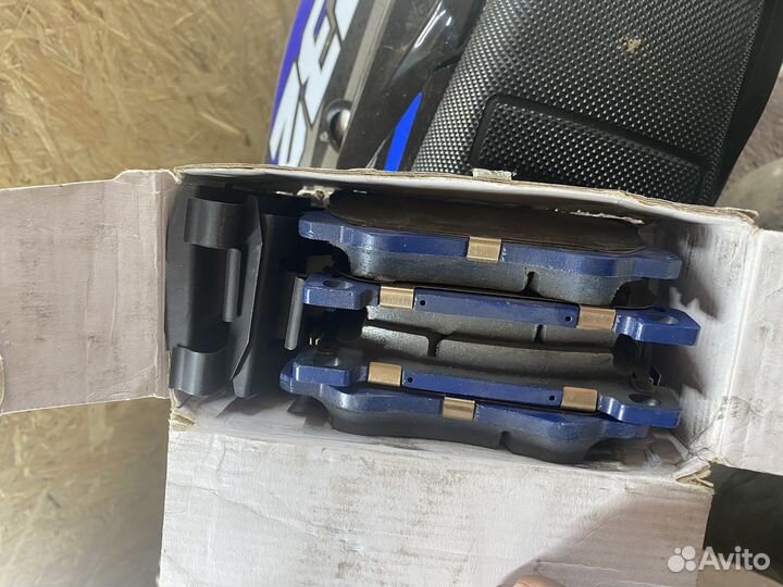 Тормозные колодки genesis g80