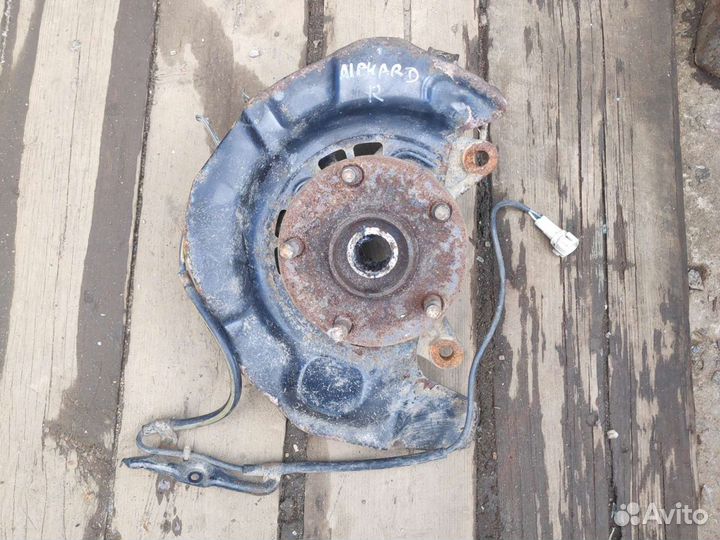 Кулак поворотный правый Toyota Alphard