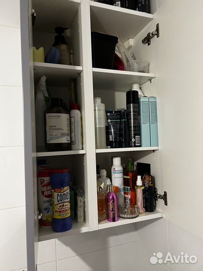 Зеркало, полка и шкаф для ванной комнаты