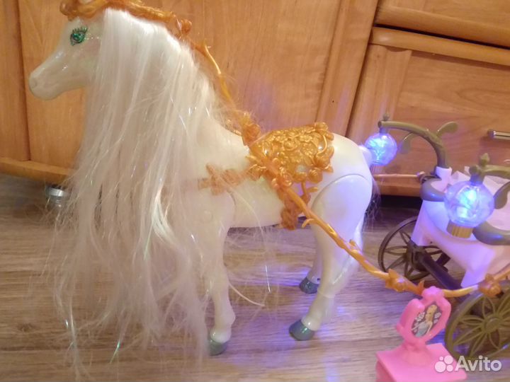 Новая карета с лошадью и куклой движение, музыка