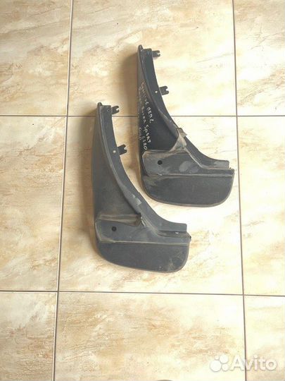 Брызговик передний левый Land Rover Range Rover