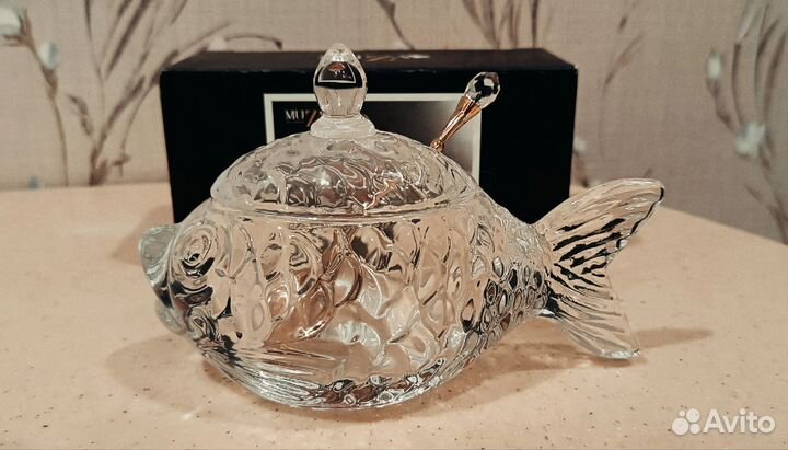 Икорница в форме рыбы