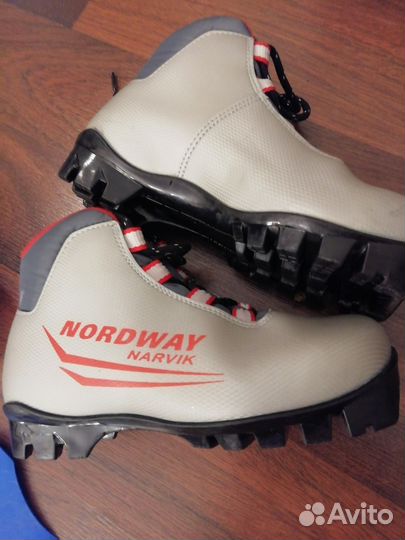 Лыжные ботинки