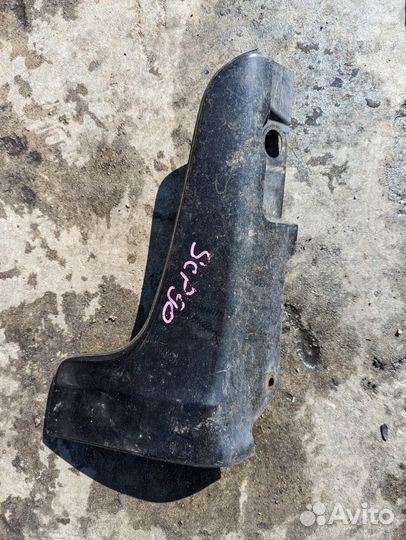 Накладка на бампер Toyota Vitz SCP90 2SZ-FE Лев