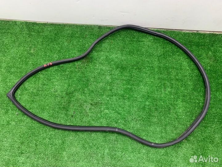 Уплотнитель двери задний левый Hyundai Solaris 2