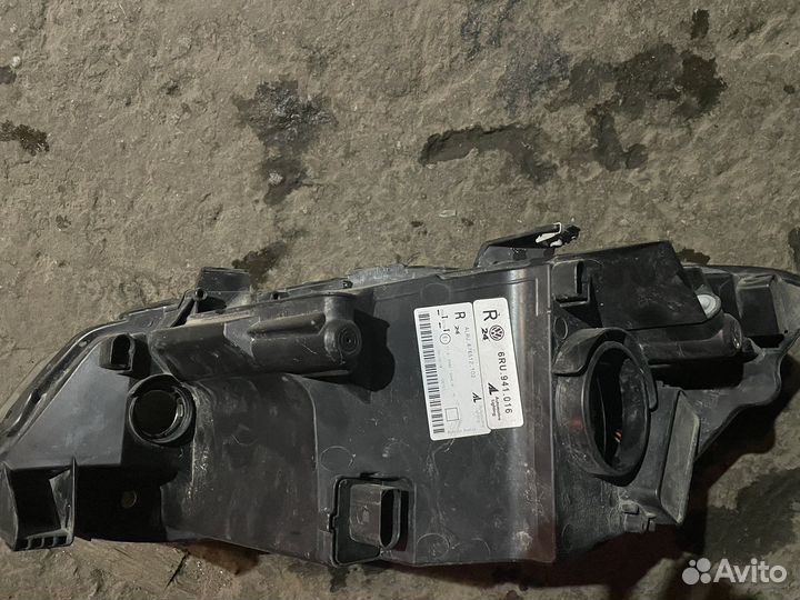 Фара левая/правая Volkswagen Polo 2011