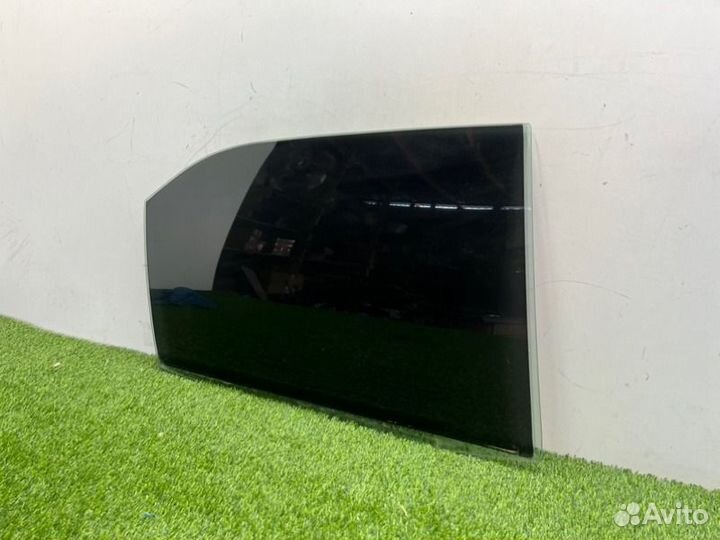 Стекло двери опускное заднее правое Toyota Camry