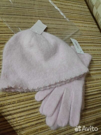 Комплект новый шапка и перчатки из ангоры
