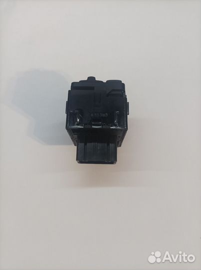 Кнопка регулировки зеркал Nissan