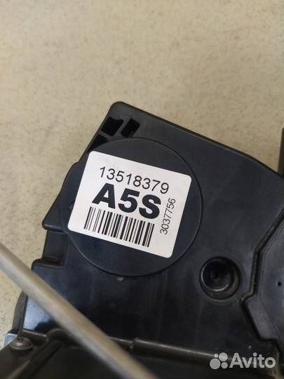 Замок двери передний правый Шевроле Кобальт