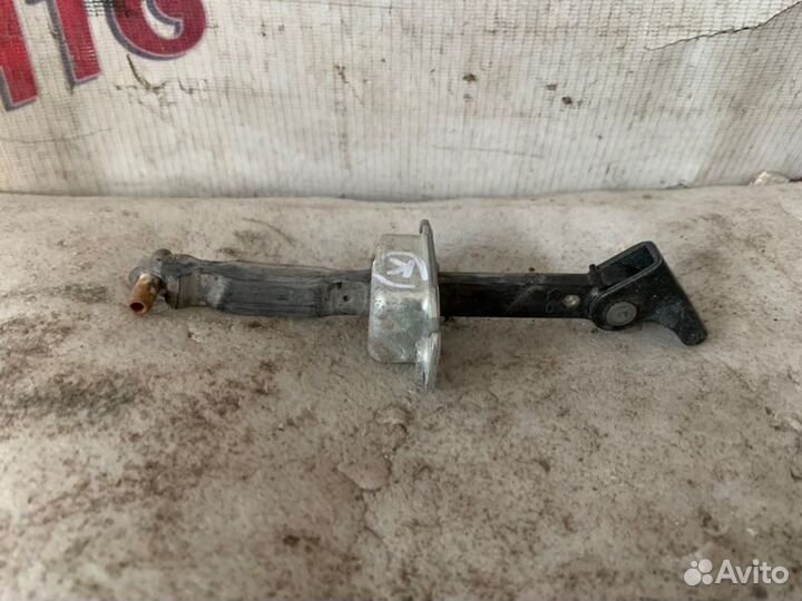 Ограничитель двери задний правый Suzuki Sx4 1 HB