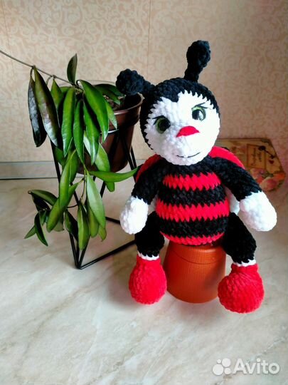 Божья коровка плюшевая