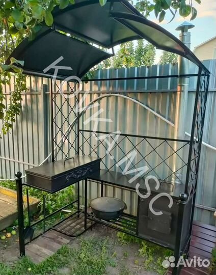 Мангал с крышей