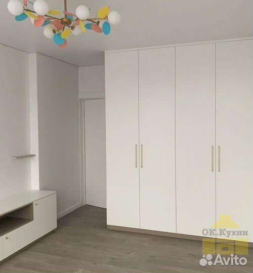 Шкаф с зеркалом