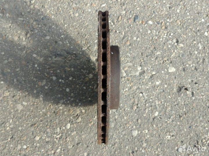 Тормозной диск передний Volkswagen Passat B6 1.9