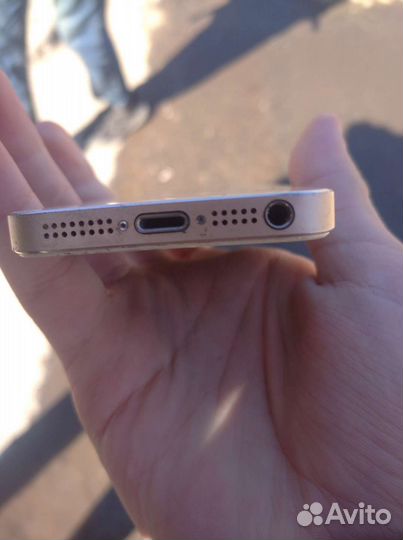 Телефон iPhone 5