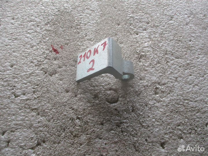 Петля двери передней правой верхняя LADA Kalina