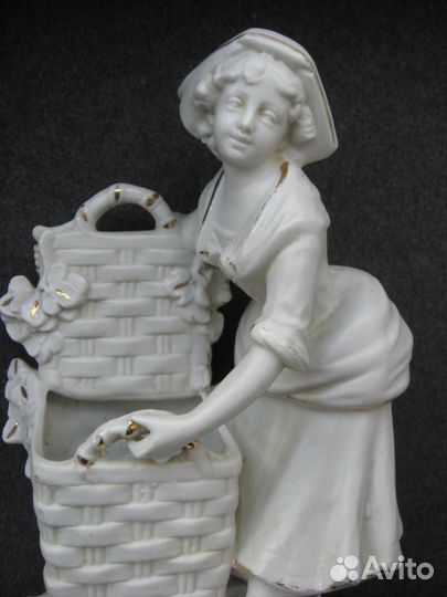 Антиквариат бисквит дама с корзинкой