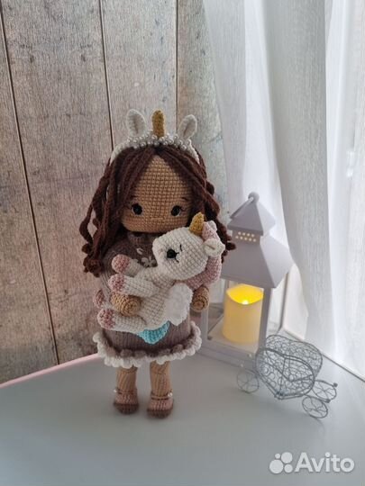 Вязаная кукла ручной работы