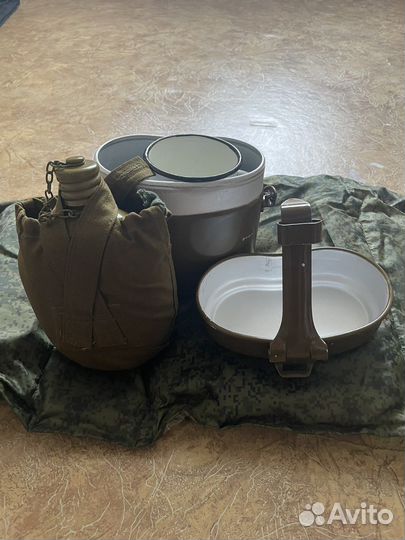 Котелок с флягой и кружкой