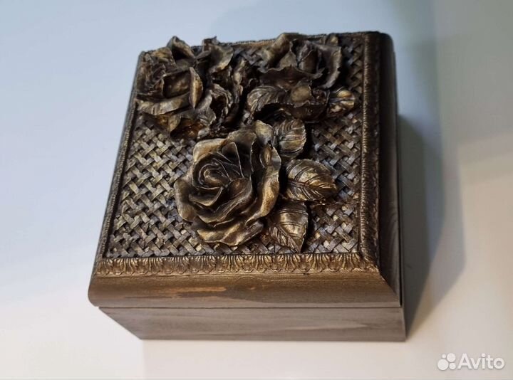 Шкатулка из дерева ручной работы