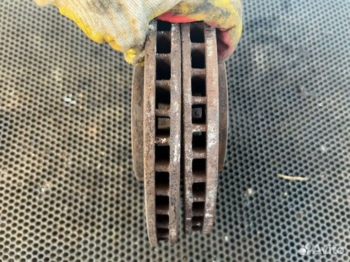 Комплект передних тормозных дисков Opel Vectra B