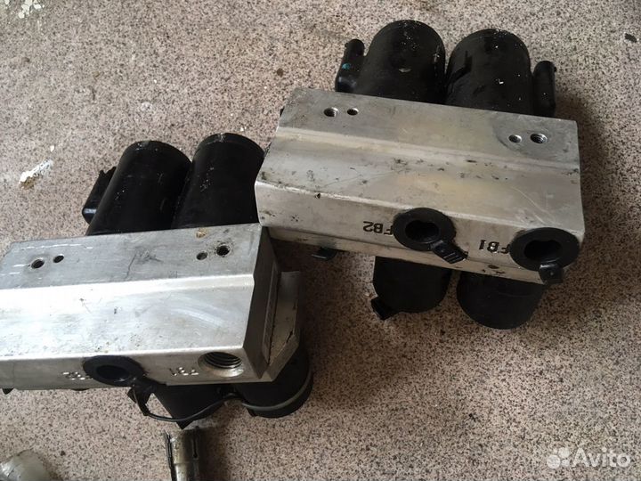 Блок клапанов гидроподвески abc Mercedes w220/215