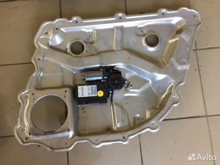 Стеклоподъёмник задний audi A8 D3 quattro