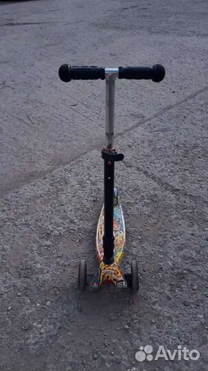 Самокат трехколесный