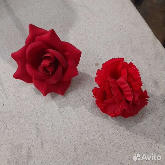 Головы розы и гвоздики