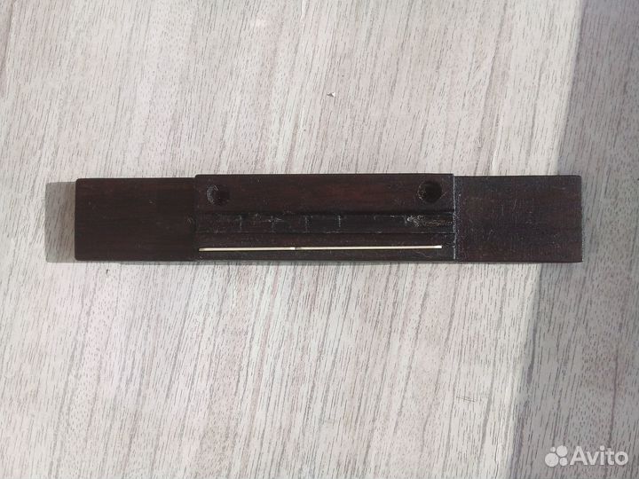 Струнодержатель