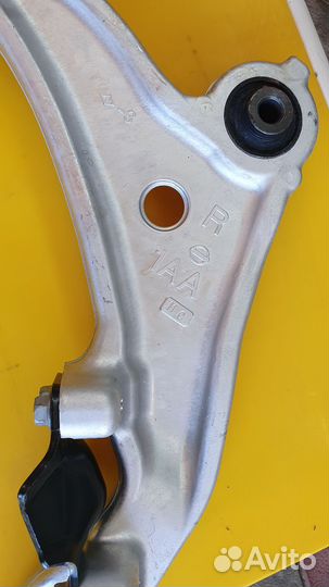 Nissan 54500-1AA0aрычаг подвески