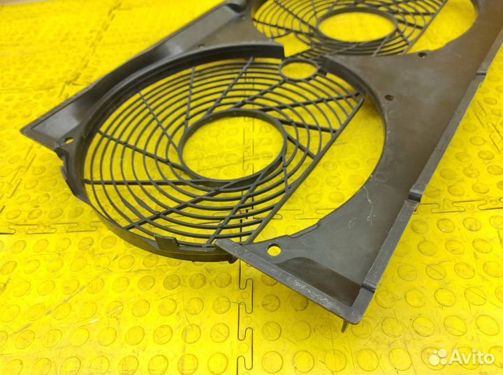 Диффузор вентилятора Mercedes-Benz W124