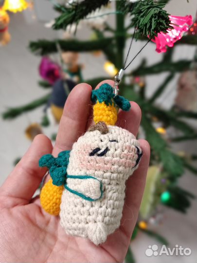 Креативные капибары. Брелок-игрушка с карабином