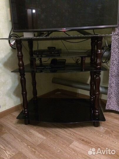 Стеклянный стол