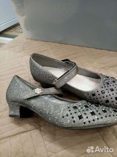 Туфли для девочки со стразами 34