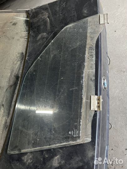 Переднее правое стекло bmw e32