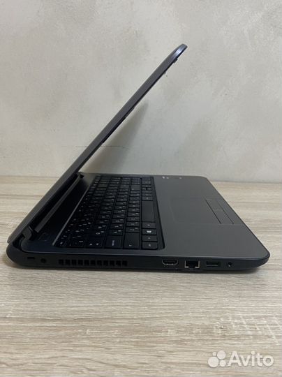 Ноутбук hp /2 видеокарты/ram 8gb/ ssd