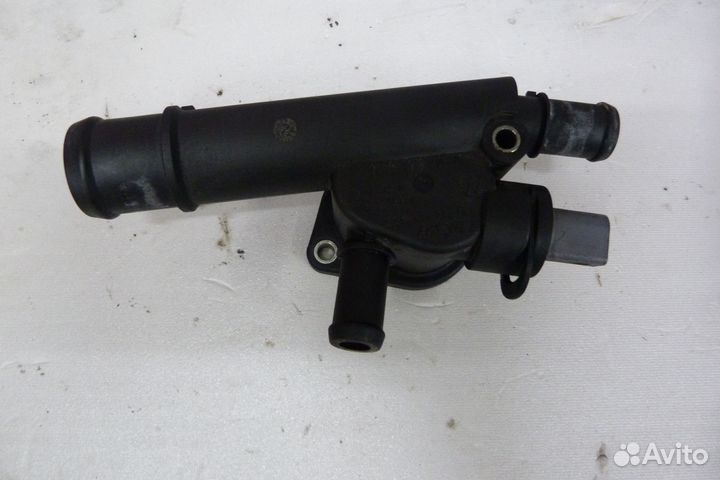 Фланец системы охлаждения VW Passat B6 038121132D