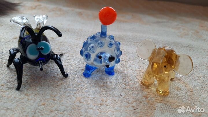 Фигурки из цветного стекла