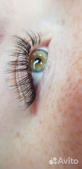 Модель на наращивание ресниц